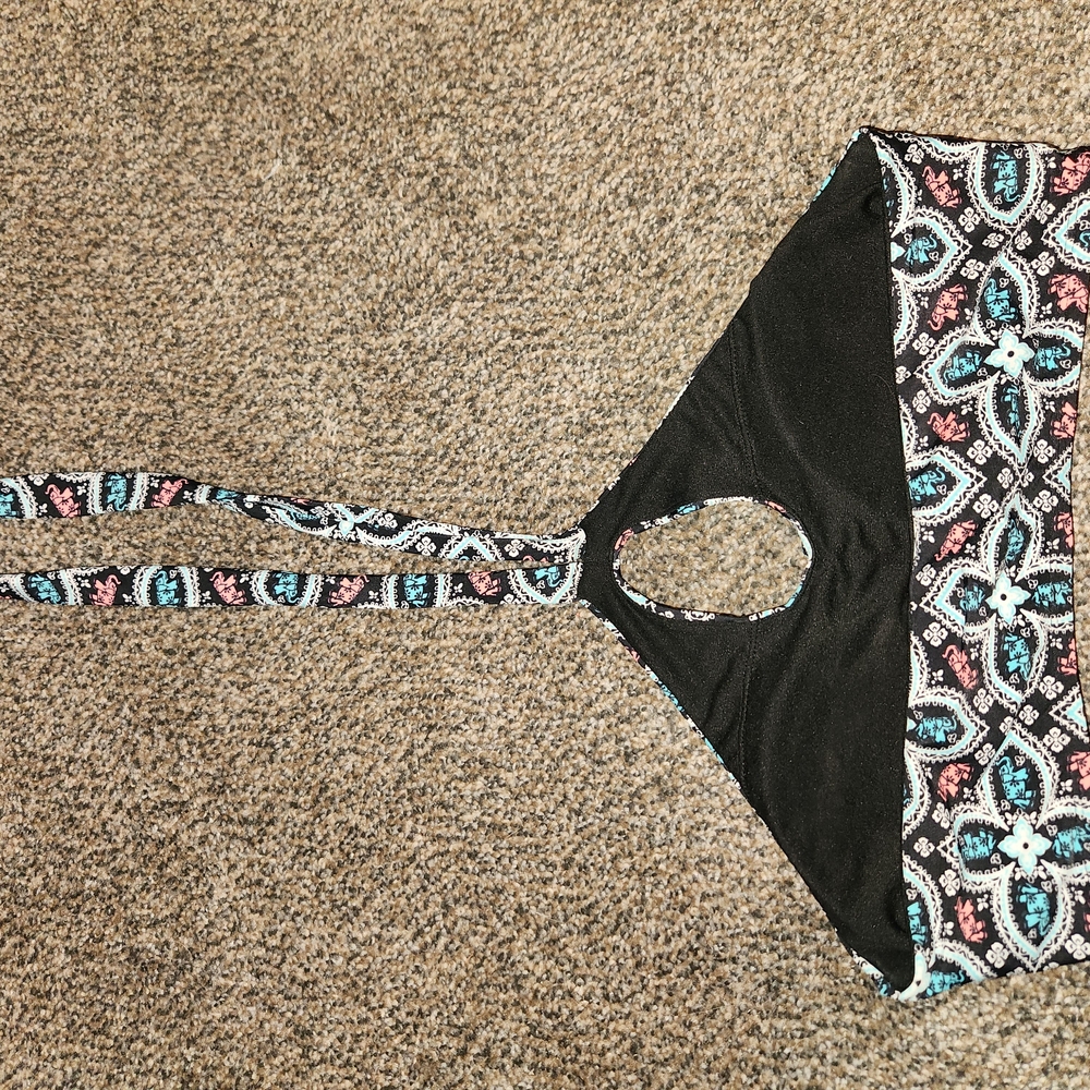 Floral Patterned Halter Top - Picture 2 of 3